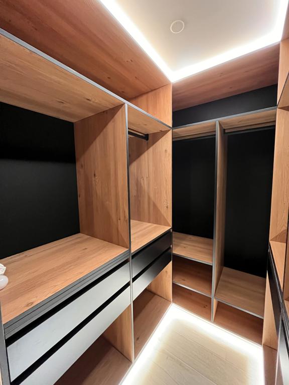 Dressing et rangements sur mesure à Epinal, Remiremont et Golbey : comment optimiser chaque mètre carré de votre intérieur ?